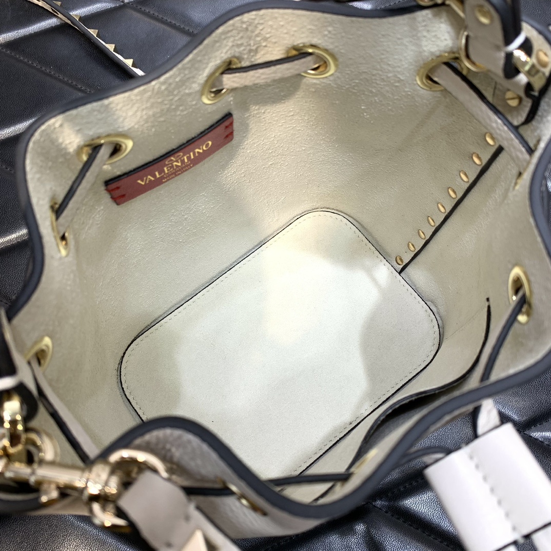 Valentino Garavani Rockstud Bucket Bag in Ivory Grainy Calfskin